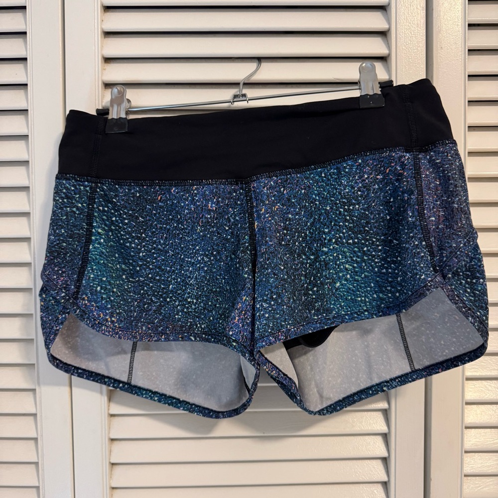 Lululemon hotty hot 2.5” shorts